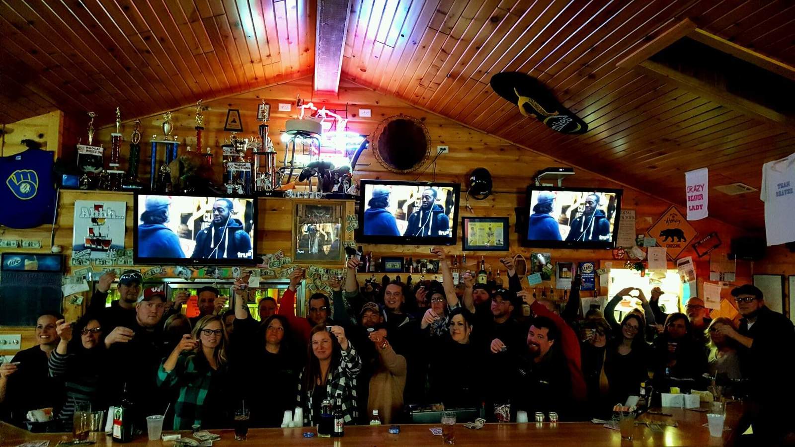 Nuckleheadz Bar & Grill — photo 1